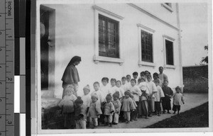 Maryknoll Sister with group of orphans, Loting, China, 1934