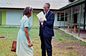 Danish missionaries in Tanzania, here Anna Stubkjær Borg, with Foreign Minister Poul Hartling