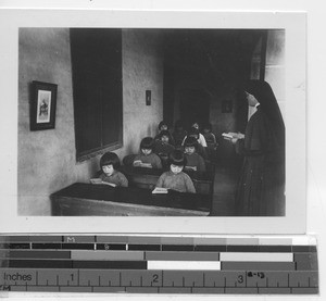 Sister Dolorosa teaching orphans at Yangjiang, China, 1939