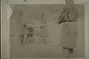 Preparing threads for for weaving