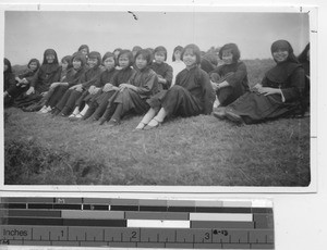 Girls school on a picnic at Jiangmen, China, 1937