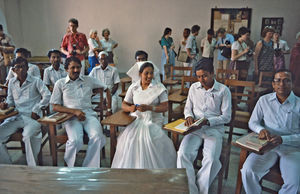 Dhaka, Bangladesh. Sygeplejelærer Grethe Madsens medarbejdere/studerende i undervisningslokalet. (Sher-e-Bangla Hospital eller College of Nursing?)