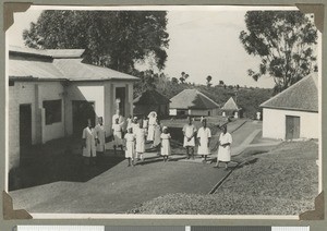 Hospital and medical staff, Chogoria, Kenya, ca.1940