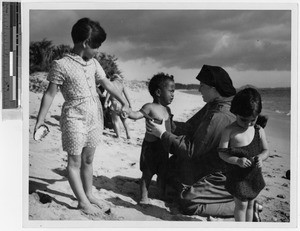 Sister Mercedes Maria Martin, MM, with children on Kihei Beach, Hawaii, 1944