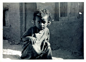 Lille arabisk pige i Aden Foto anvendt 1956Young Arab girl in Aden. Photo used 1956