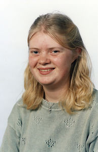 Helle Refsgaard, DMS volontør i Madras/Chennai, Sydindien, januar-april 1998. Opgaver hos missionær Ellen Blæsbjerg: Gadebørnsprojekt ved Broadway Kirke. Global Iværksætter, august 1998-99. (DMS/Danmission har i en årrække benyttet Globale Iværksættere: Unge mennesker, der sendes på korttidsopgaver i programlandene, efterfulgt af engagement i Missionens hjemmearbejde)