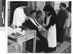 Sisters treating patients, Toishan, China, ca. 1947