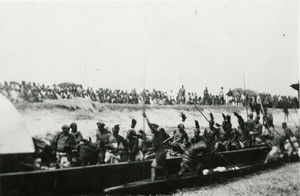 Nalikwanda (royal boat) and paddlers