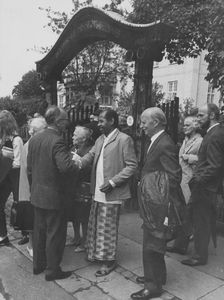 17 June 1971 in front of the gate to Strandagervej 24 Pastor K. Minds, Odense greet the south Y