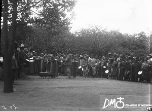 Distribution of food at Elim Hospital, Elim, Limpopo, South Africa, ca. 1901-1915