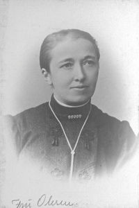 Magdalene Olesen f. Sørensen 19. 02.1863 i Tårs. Død 13.10.1922 i Xiuyan. Gift med Ole Peter Svenning Olesen, Xiuyan Udrejst til Kina 1896. Xiuyan. Hjemmeophold: 1905-1906. 1913-1915