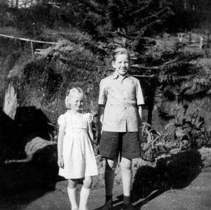 Ellen Fenger Bache and Cai Frimodt-Moller at the Danish school in Kotagiri 1952