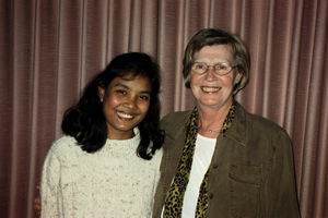 Protima Roy (Bangladesh Lutheran Church) og Grethe Nørgaard Pedersen. Foto taget i Nørgaard Pedersens hjem i 2002