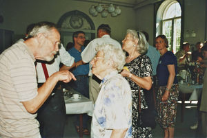 Reception i anledning af Danmissions fødsel, 1.1.2000. På billedet ses Herman Rendtorff i samtale med frk. Lene Jensen