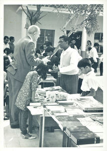 FBG shop in Kuwait with Book Exhibition guided by Harveh Staal