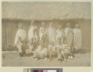 Group portrait of Swahili women, Kenya, ca.1908-1912