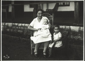 Frau Schiess mit Heidi u. Markus. Hubli