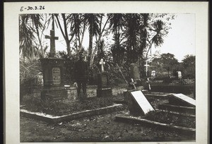 Graveyard in Bonaku. Fuchs, Mrs W. Walcker, Kobel, Mrs O. Walcker, Unger