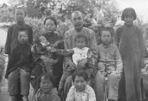 Familien Wang ved afrejsen fra Fenghuangcheng. Danmission Photo Archive