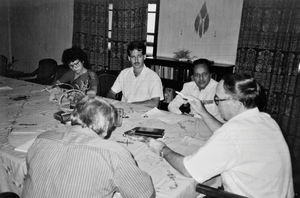 Calcutta Video Seminar, november 1990. Med ryggen til, fra højre: Mediekonsulent Viggo Søgaard og DSM missionær Kamalesh Biswas