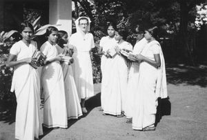 Tiruppattur, Vellore, Tamil Nadu, 1950. DMS Missionary Nurse, Sister Ingeborg Depping with nurs