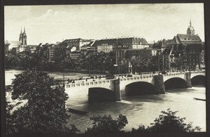 Basel. Blick auf Münster, Martinskirche und Rheinbrücke