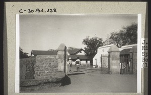 Eingang Spital Bettigeri (1933)