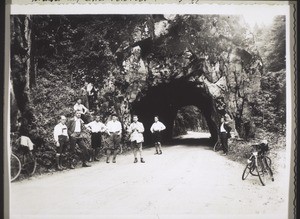 Brüder auf einer Velotour (ca. 1929)