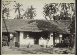 Mission hospital in Kalikut, India. Miss Hanhart, Dr Stokes