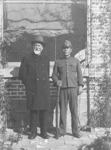 Missionary Conrad Bolwig together with the Japanise Hau-Lao-Ku, October 1937. Hau-Lao-Ku partic