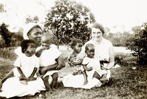 Miss S & Bernadine & babes, Nigeria, ca. 1935