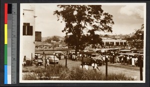 People gathered at Ketjetia market in Kumasi, Ghana, ca.1920-1940