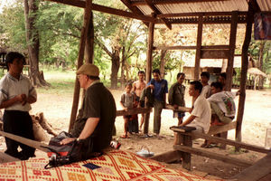 Generalsekretær Harald Nielsen på besøg i landsby nær Ratanakiri, Cambodia