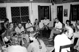 Formentlig missionærsamling hos Tove og Iver Viftrup i anledning af DBLM's 10 års jubilæum i Nilphamari, Bangladesh, 5. juni 1987
