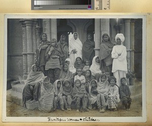 Hunterpur group portrait, Sialkot, India, ca.1920