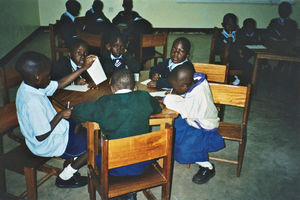 Bukoba, Tanzania. Den tidligere Kibeta-skole for skandinaviske missionærbørn, som Nordveststiftet i ELCT fra 1999 har omdannet til en engelsk-sproget privatskole, fra 1.-7. klasse. Her et foto fra Danmissions besøg på skolen, september 2002