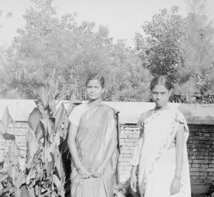 Arcot, Sydindien. Lærerne Andal og Gnanamani, der underviser på skolen i Pennadam. (Anvendt i: DMS Årsberetning 1936/37)