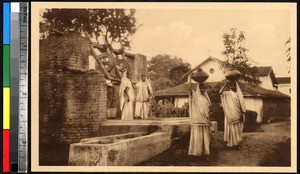 Getting water at a well, Ānand, India, ca.1920-1940