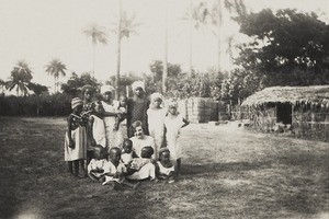 Miss Brazier with girls, Nigeria, 1936