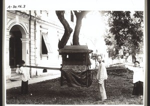 A sedan chair in Canton