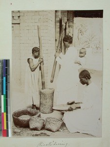 Women pounding rice, Antananarivo, Madagascar, ca.1900