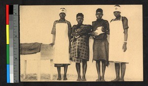 Two mothers with newborns flanked by nurses, Congo, ca.1920-1940