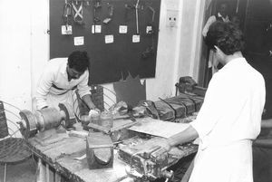 Pakistan 1990. Mentalt/fysisk handicapcenter, Peshawar Stift. Forarbejdning af proteser