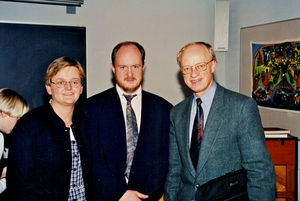 Generalsekretær Jørgen Nørgaard Pedersen sammen med missionærer til Bangladesh, Laila Bloch og Tage Holmann Sørensen ved DSM Landsmødet i Vejen, 1996