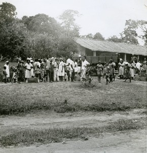 Arrival in Mitzic for a meeting of women, in Gabon