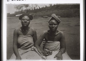 Ngutane, die älteste Königstochter mit ihrer Mutter