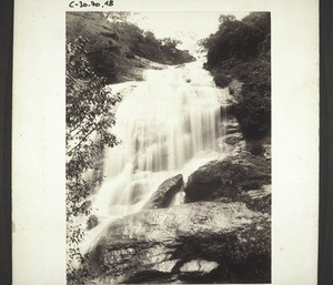 Kalhatti Wasserfall in der Nähe der Aussen-Station Kalhatti. Indien