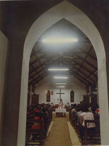 Assam, Nordindien. Mornai Tehaves 100 års jubilæum, juni 1990. I Mornai Kirke holdes gudstjenester for santaler og mundaer