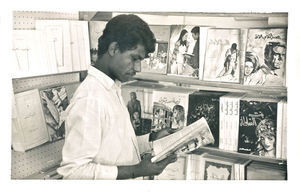 Salim, boghandler medarbejder i Family Bookshop, Bahrain