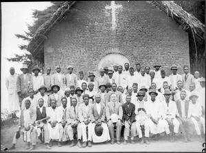 Meeting of the parish elders of Gonja, Wudee and Mbaga in Gonja, Tanzania, ca.1927-1938